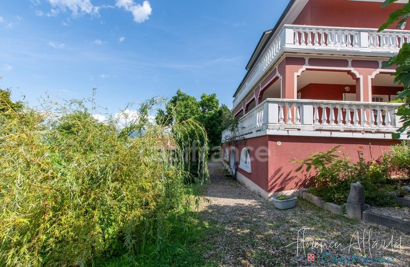 Propriété - 396 m² - 14 pièces