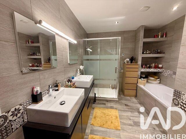 Maison - 193 m² - 8 pièces