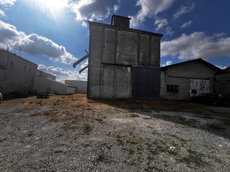 Grange - 495 m² - 4 pièces