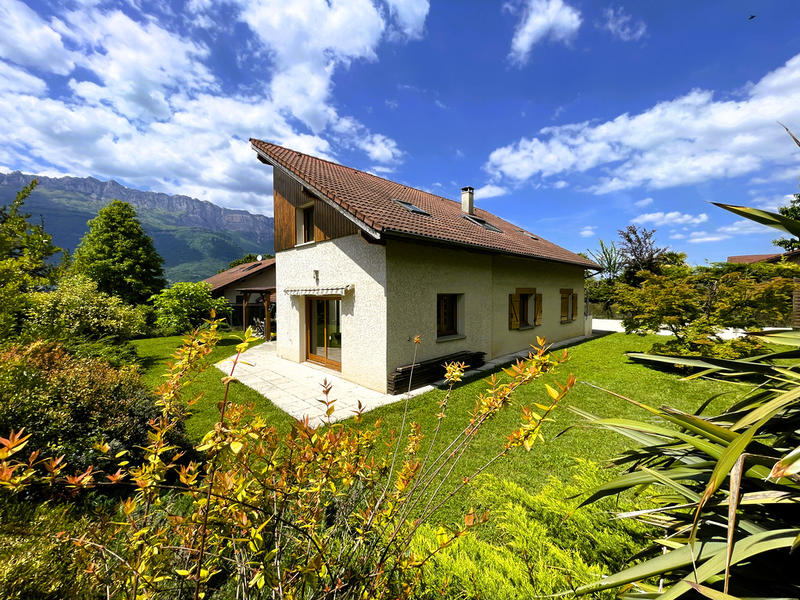 Maison traditionnelle - 211 m² - 8 pièces