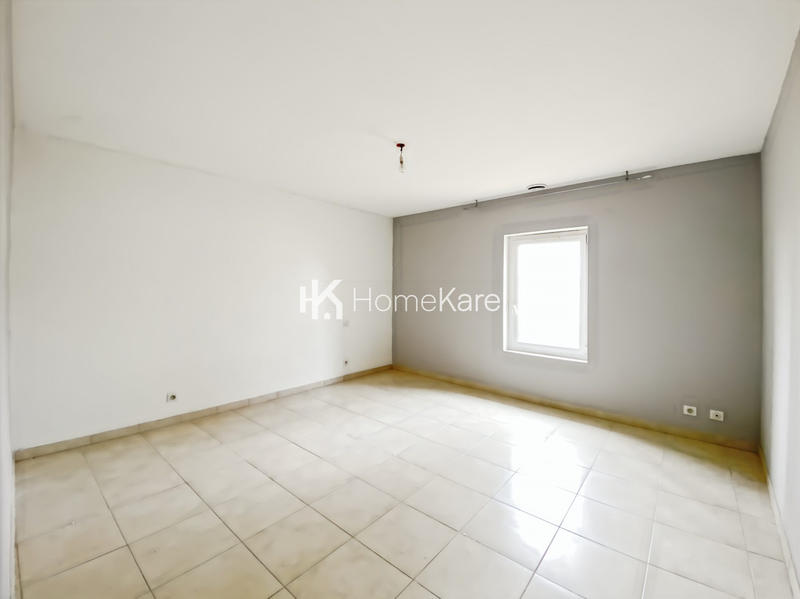 Maison - 1 200 m² - 4 pièces