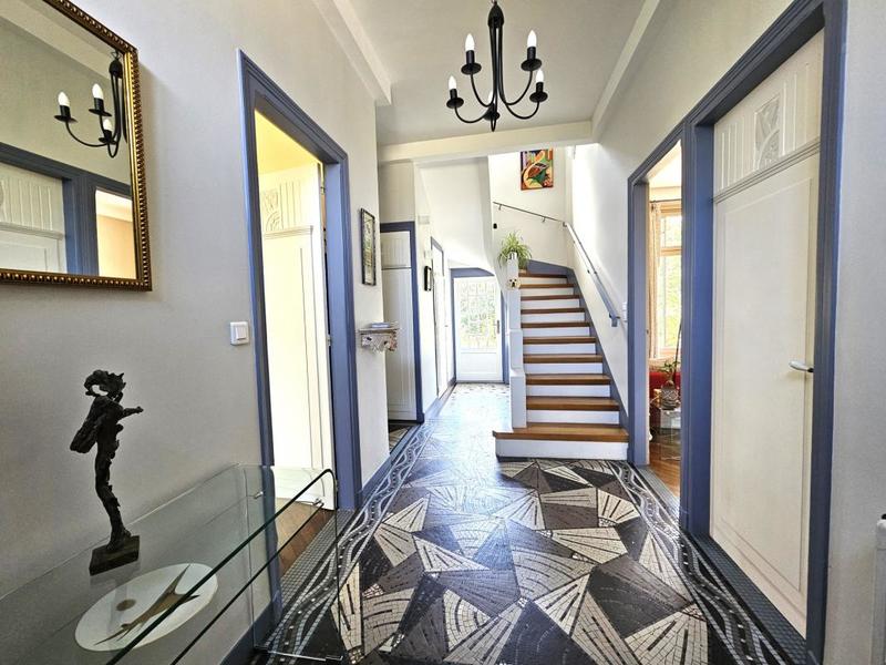 Maison - 210 m² - 8 pièces