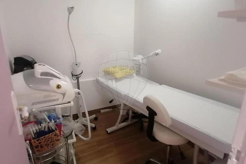 Local commercial - 325 m² - 15 pièces