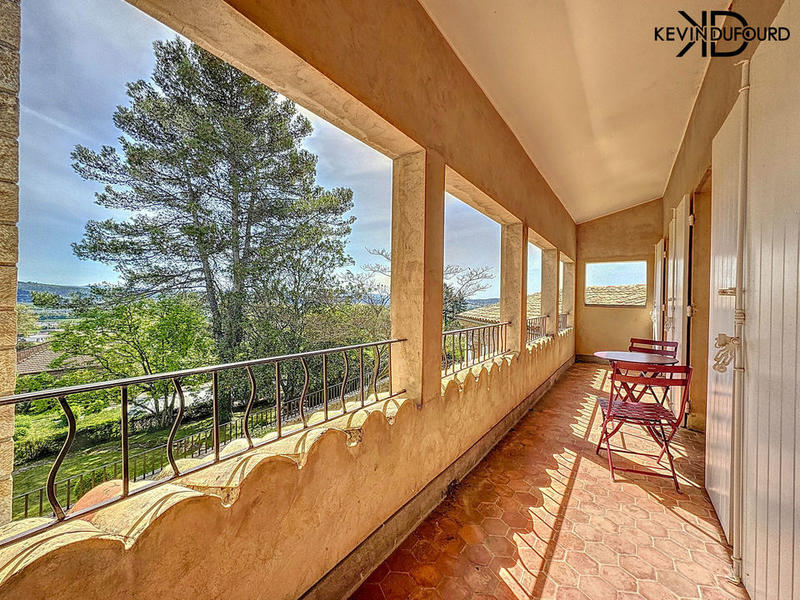 Propriété - 400 m² - 14 pièces