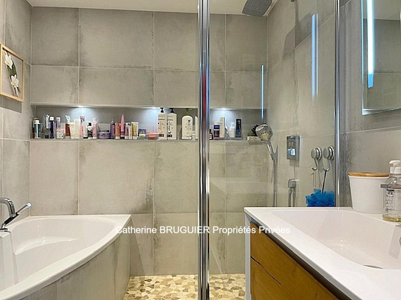 Maison - 235 m² - 9 pièces