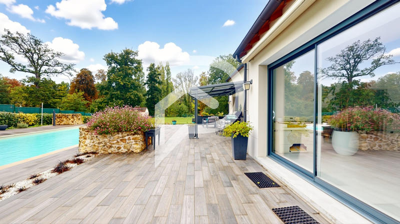 Maison - 270 m² - 8 pièces