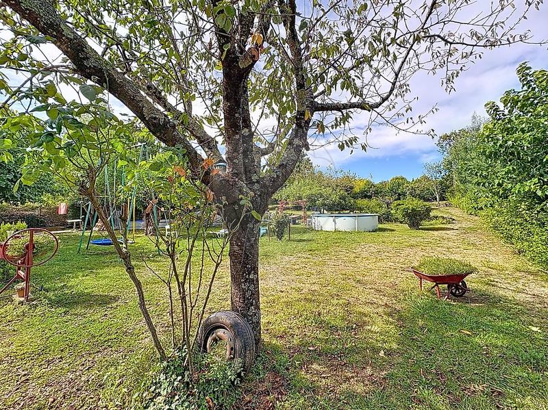 Maison - 225 m² - 9 pièces