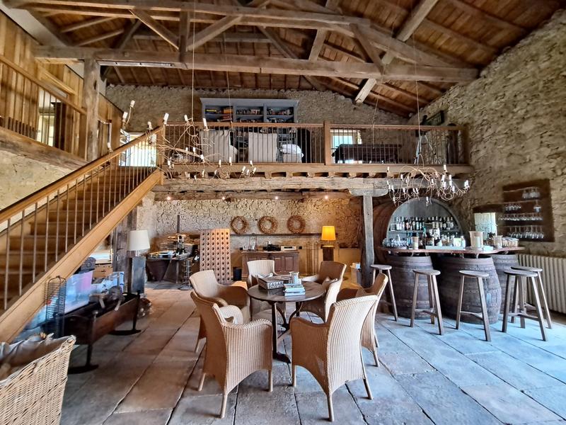 Maison - 427 m² - 12 pièces