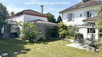 Maison bourgeoise - 330 m² - 9 pièces