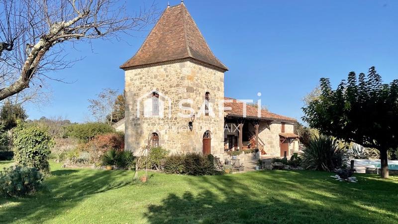 Maison - 300 m² - 8 pièces