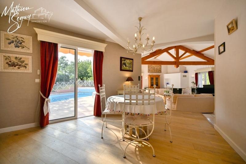 Maison - 200 m² - 6 pièces