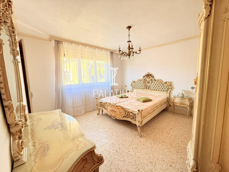 Maison - 230 m² - 7 pièces