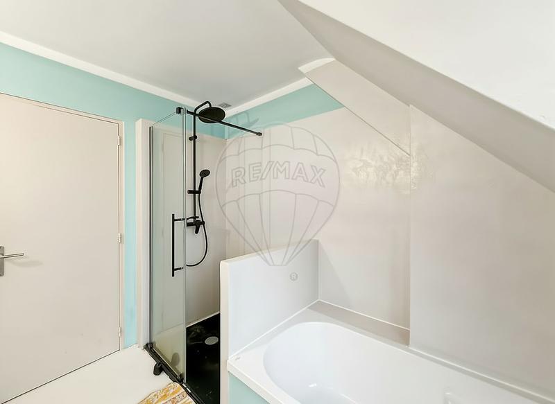 Maison - 214 m² - 8 pièces