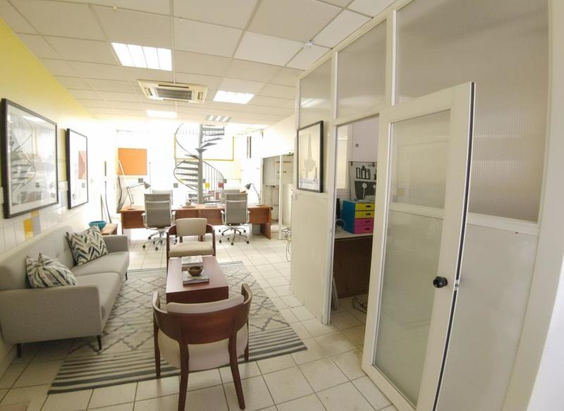 Local commercial - 300 m² - 3 pièces