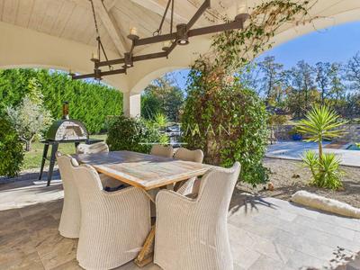 Villa - 252 m² - 6 pièces