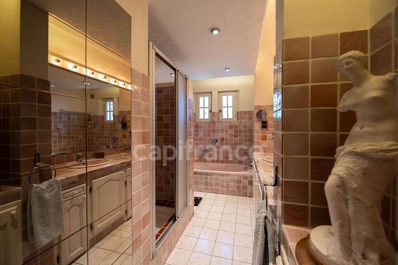 Maison - 202 m² - 7 pièces