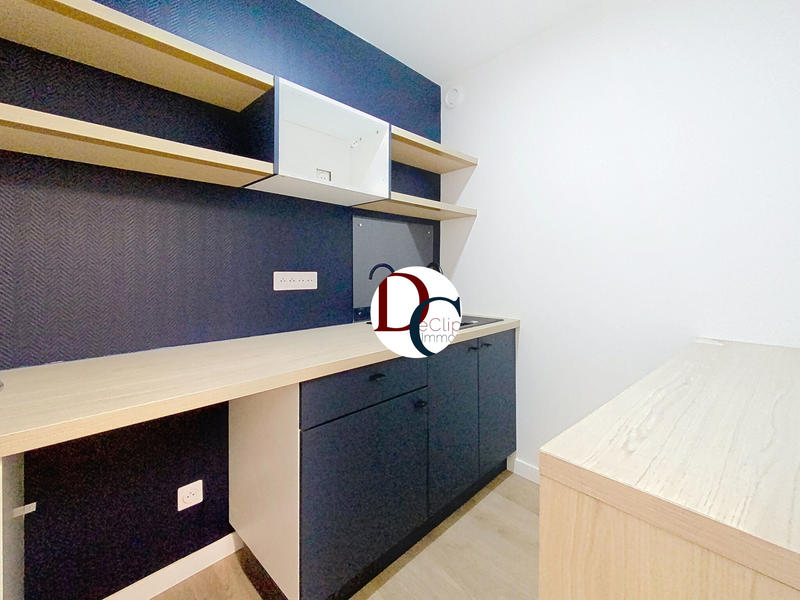 Bureau - 131 m² - 8 pièces