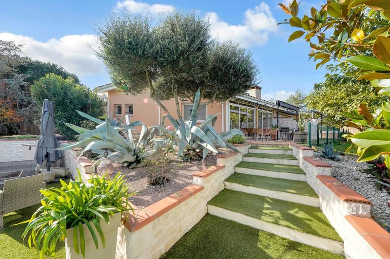 Maison - 195 m² - 7 pièces