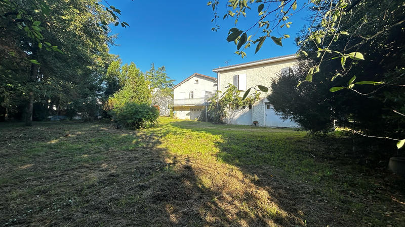 Maison - 236 m² - 7 pièces