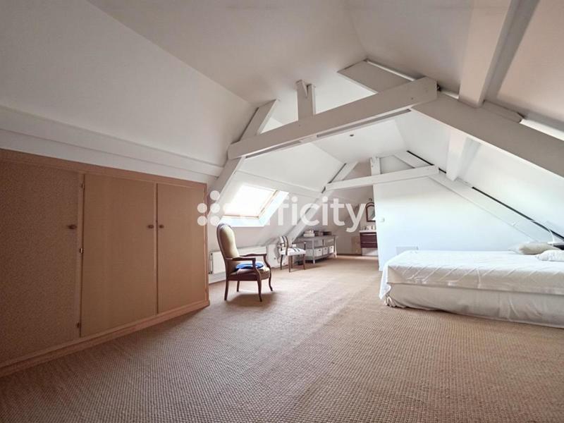 Maison - 210 m² - 8 pièces