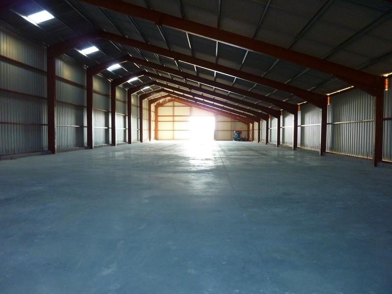 Local d'activité / Entrepôt - 1 200 m² - 1 pièce
