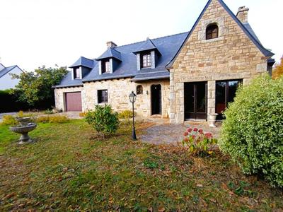 Maison - 205 m² - 5 pièces