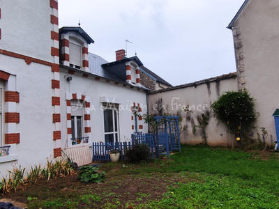 Maison - 264 m² - 12 pièces