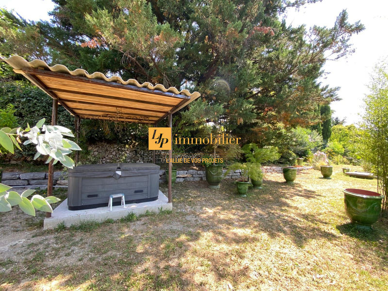 Maison - 232 m² - 6 pièces