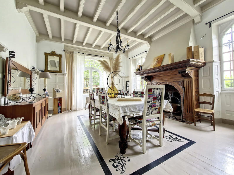 Maison - 351 m² - 7 pièces