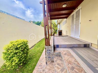 Maison - 300 m² - 10 pièces