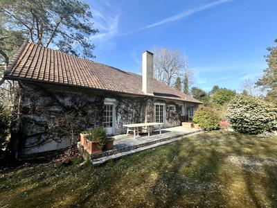 Maison traditionnelle - 185 m² - 7 pièces