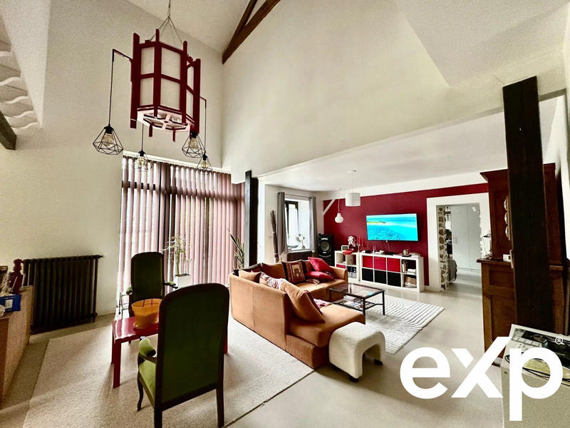 Maison traditionnelle - 219 m² - 9 pièces