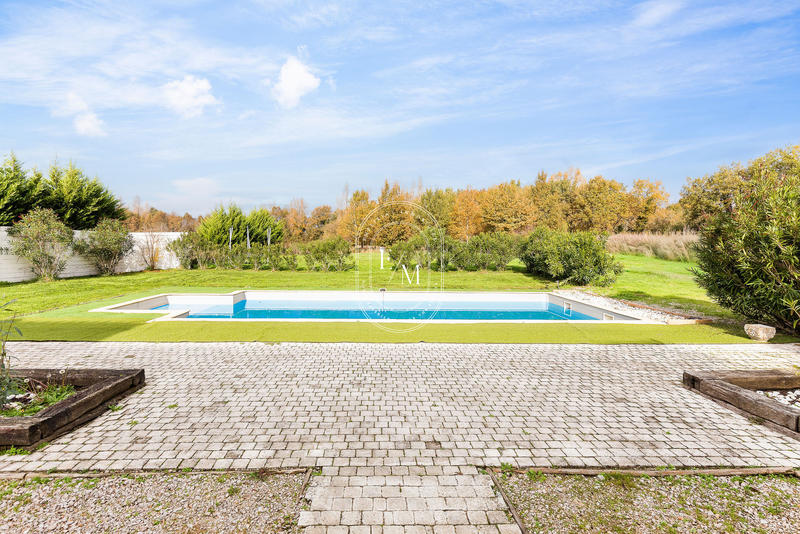 Maison - 297 m² - 12 pièces