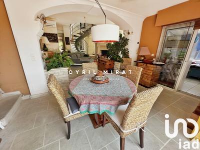 Maison - 227 m² - 8 pièces