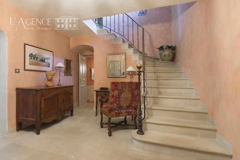 Maison - 280 m² - 8 pièces