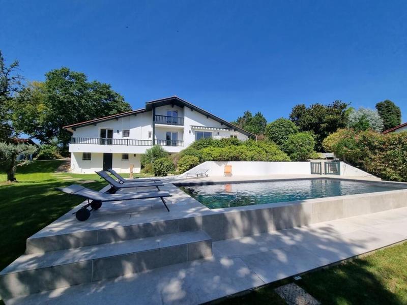 Villa - 205 m² - 8 pièces