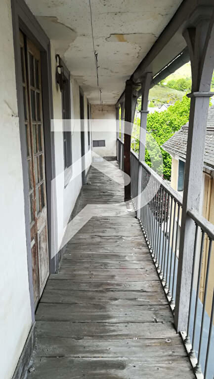 Maison - 240 m² - 11 pièces