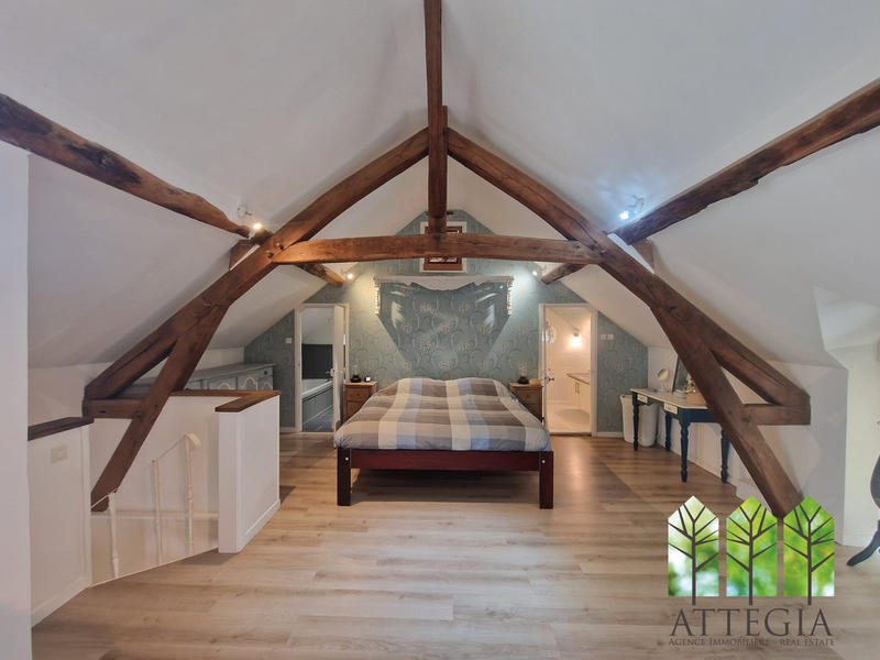 Maison - 245 m² - 6 pièces