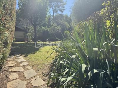 Maison - 225 m² - 12 pièces