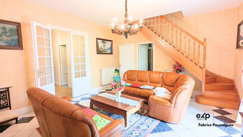 Maison - 280 m² - 9 pièces