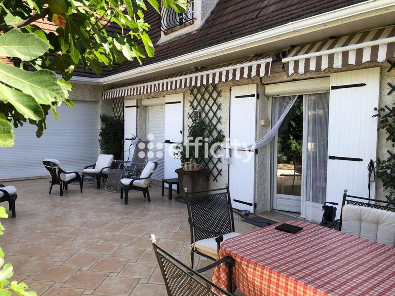 Maison - 358 m² - 16 pièces