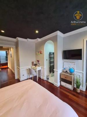 Maison - 230 m² - 7 pièces