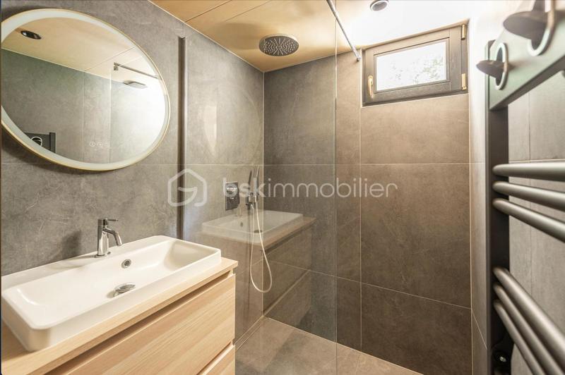 Châlet - 216 m² - 9 pièces