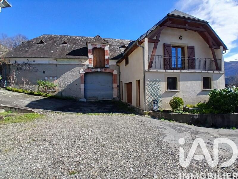 Maison - 389 m² - 12 pièces