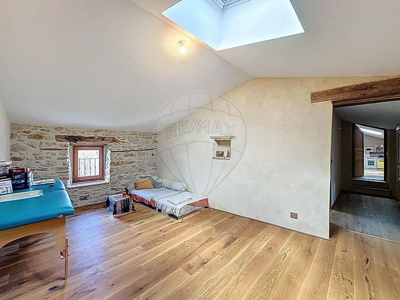 Maison - 243 m² - 8 pièces