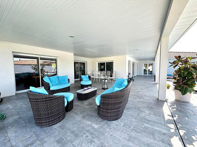 Maison - 270 m² - 6 pièces