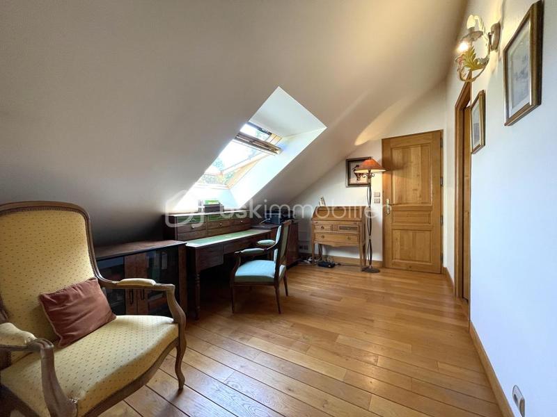 Maison traditionnelle - 263 m² - 8 pièces