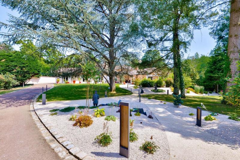 Propriété - 307 m² - 9 pièces