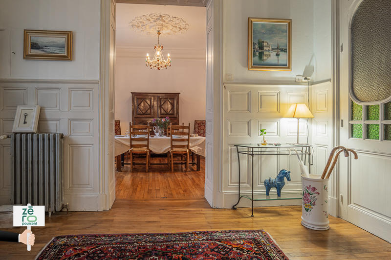 Maison - 311 m² - 12 pièces