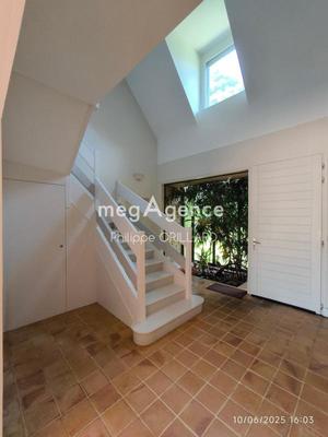 Maison - 208 m² - 8 pièces